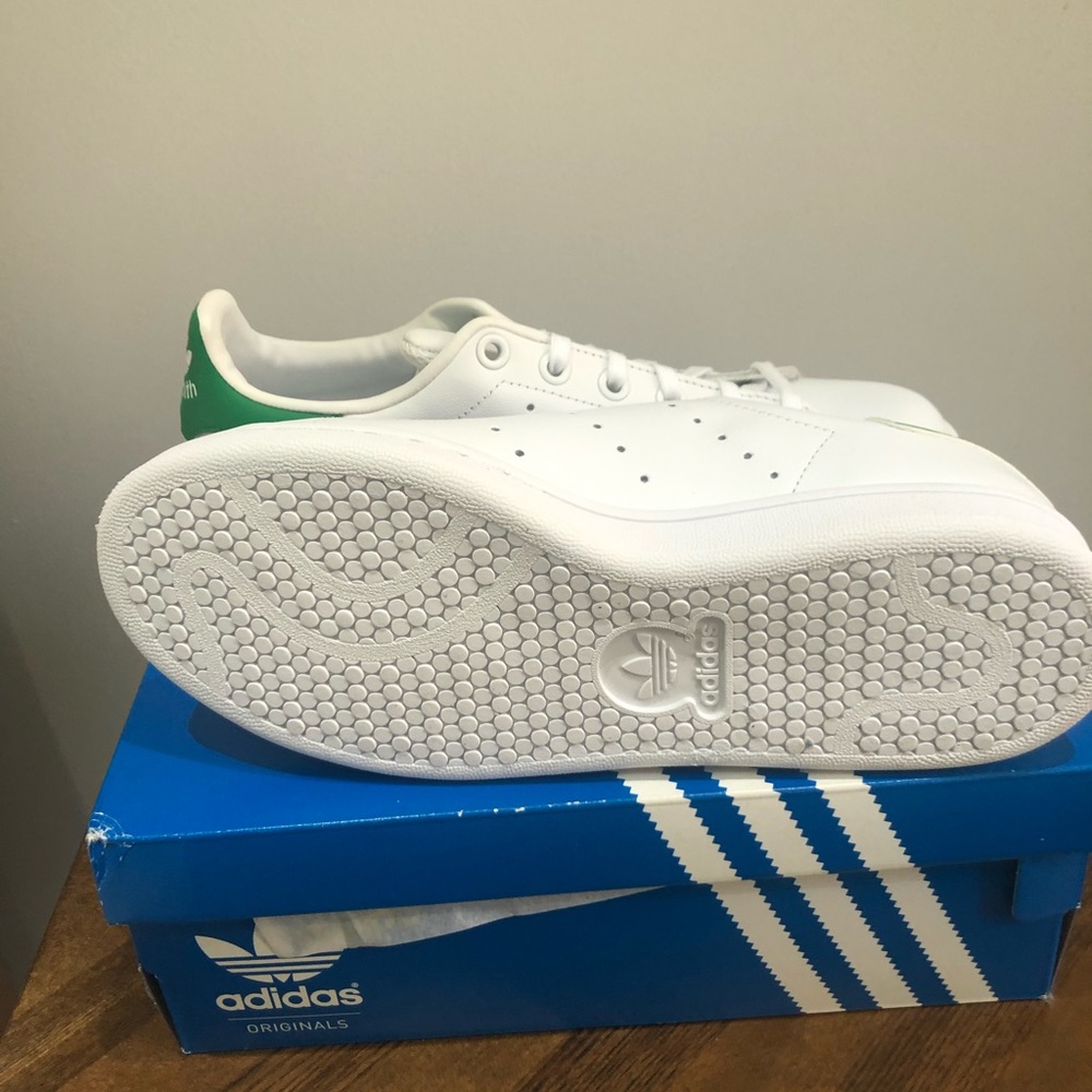 Adidas Stan Smith Shoes - Men’s 5.5 /Women’s 6.5 - Picture 3 of 8